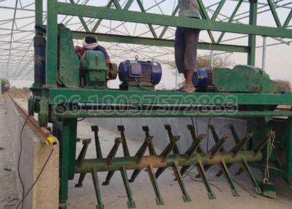 Powdery agricultural waste fertilizer production line on site installation in Indian.jpg