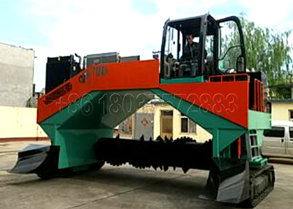Crawler Type Compost Turner for Agricultural Waste Disposal