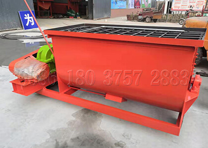 Horizontal mixer for making organic fertilizer