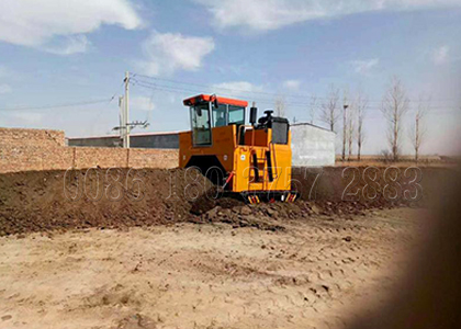 Self-propelled compost turner for composting animal waste